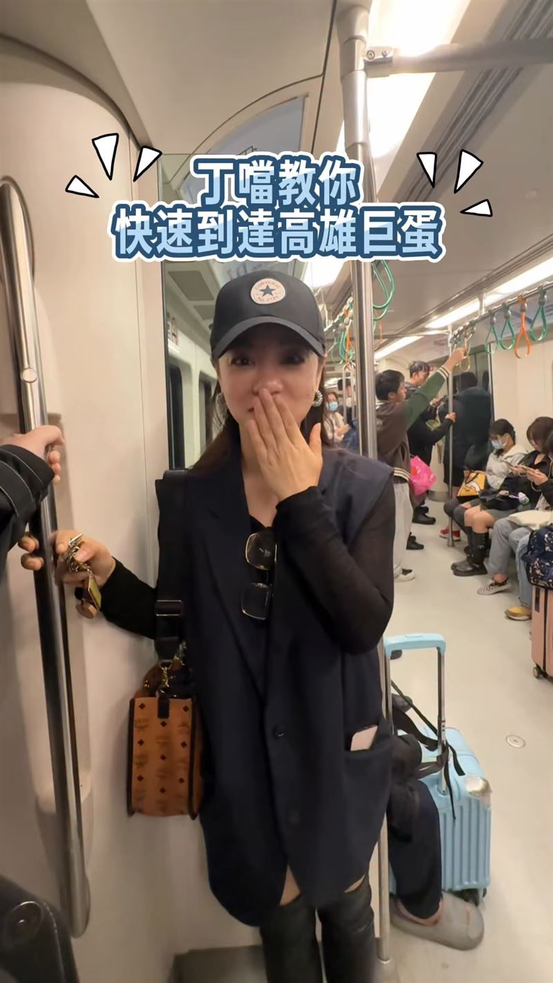 丁噹低調搭乘捷運,結果乘客大多都在滑手機,沒發現她就在身旁。(圖/翻攝自丁噹IG)