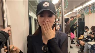 大咖歌后現蹤捷運　乘客低頭划手機全錯過