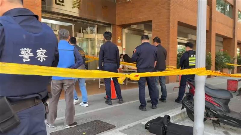 台北大安區某醫美診所，65歲的蕭姓負責人突然遭不明人士開槍。（圖／翻攝畫面）