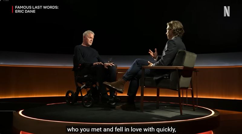 艾瑞克丹恩（左）生前接受《最後一席話》（Famous Last Words）節目訪談。（圖／翻攝自Netflix YouTube官方頻道）