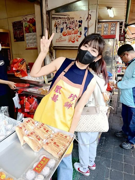 米可白過年回鹿港賣餅太累，「雙耳突耳鳴」聽不到，讓粉絲相當心疼。（圖／翻攝自米可白臉書）