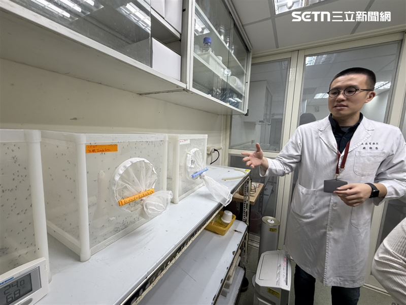 養蚊室長年環境溫度維持25度、濕度60%。（圖／記者簡浩正攝影）
