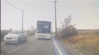 大台南公車逆向超車險釀禍　公運處出手了