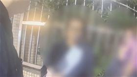 ▲陳姓男子、曹姓女子潛入工地竊取電纜線後變賣換線。警方經埋伏，將2人逮捕到案。（圖／翻攝畫面）