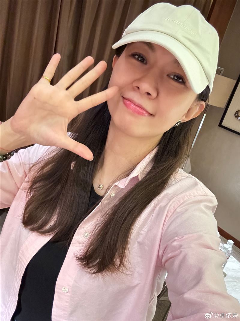 卓依婷婚後育有1女，經常透過社群平台分享近況。（圖／翻攝自卓依婷微博）