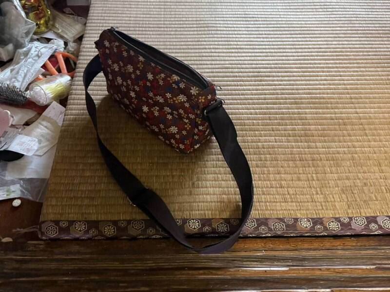 阿嬤放在背包裡要包給子孫們的6.3萬元紅包遭竊，心疼不已。（圖／翻攝畫面）