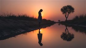 印度一名男子為了選舉，竟親手殺害年僅6歲的女兒。（示意圖，由AI生成）