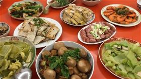 年菜反覆加熱有食安風險。（示意圖／photoAC）