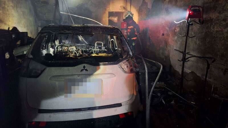 離奇火警!轎車疑衝進屋變火球他嚴重燒傷