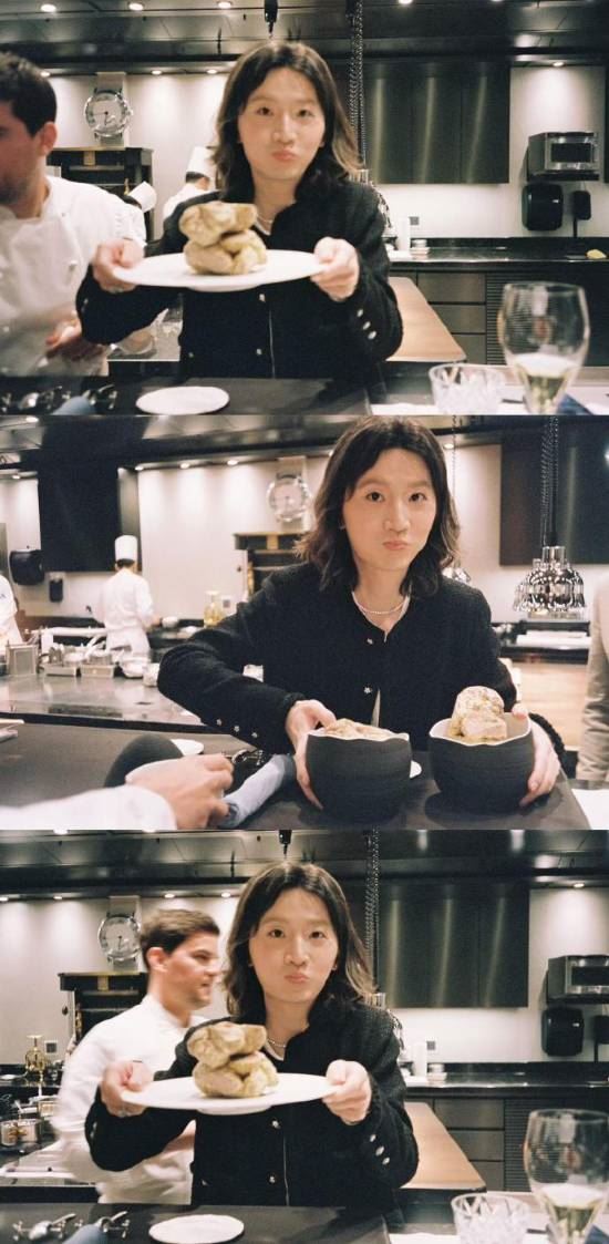 羅昊留起飄逸長髮、換上女裝。(圖/翻攝自微博)