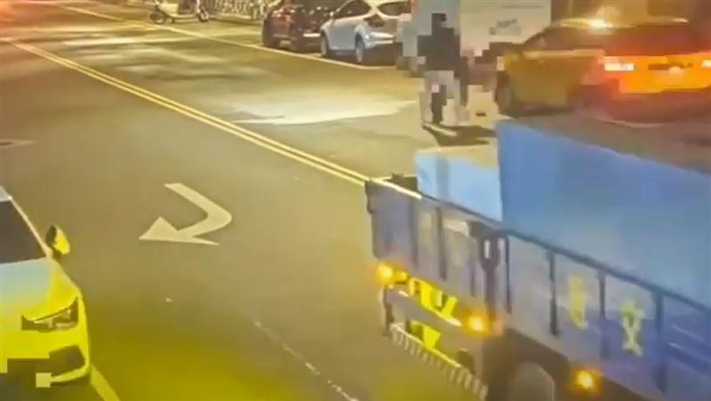 台北市大同區長安西路，發生一起計程車搶案。（圖／翻攝畫面））