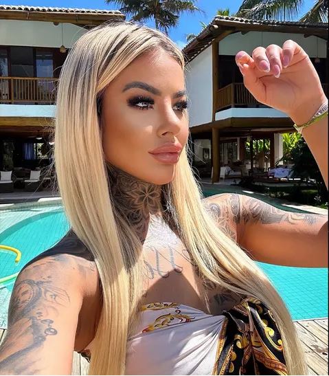 巴西網紅比安卡(圖)驟逝讓好友們悲痛不已,紛紛在社群悼念她。(圖/翻攝自IG@_biancadias)