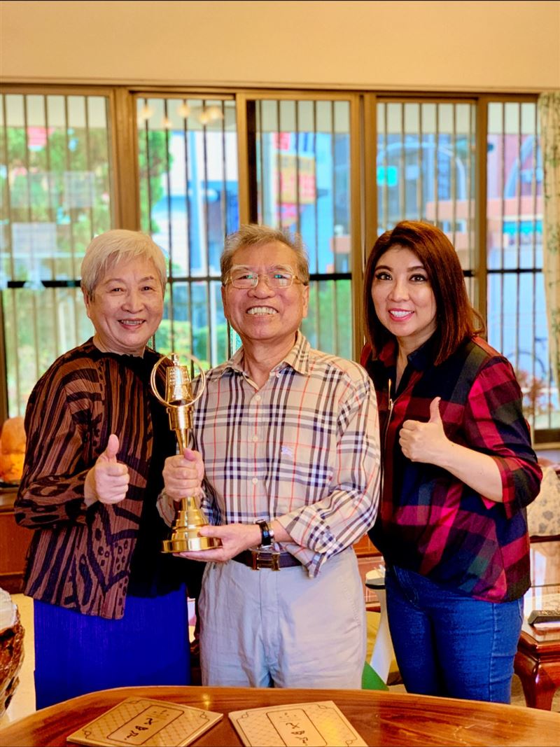 陳思安4年內接連送走父母，悲痛感謝兩人提攜。（圖／翻攝自陳思安臉書）