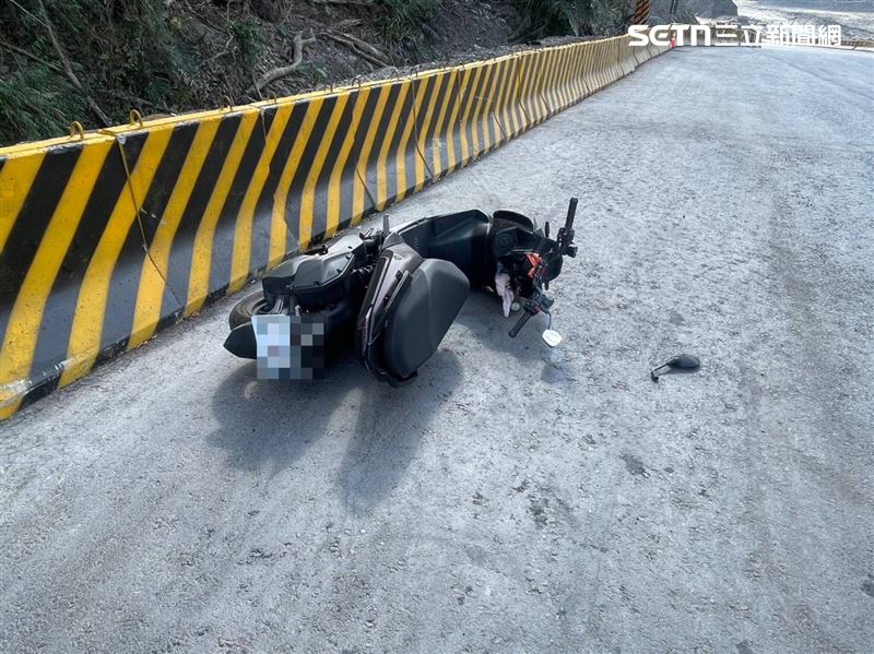 車禍當下人車分離，騎士墜谷。（圖／翻攝畫面）