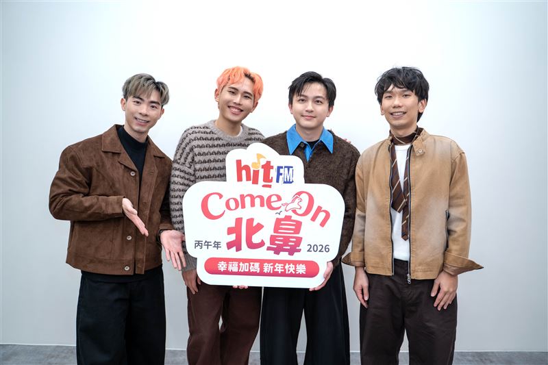 雞丁（左2）開玩笑表示要改名，還許願高雄演唱會「騎鱔魚出場」。（圖／Hit Fm聯播網提供）