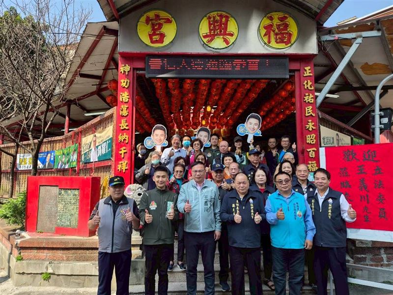 王義川力挺張銘祐　艋舺福興宮湧百人相挺