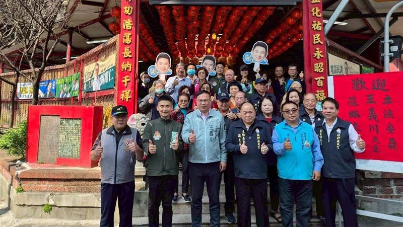 王義川力挺張銘祐 艋舺福興宮湧百人相挺