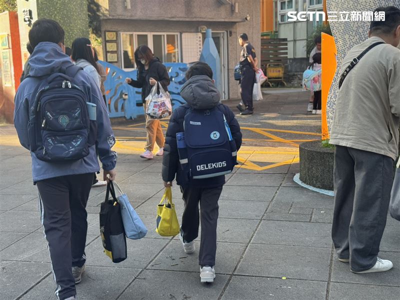 學生僅需上課3天，接著又將迎來228和平紀念日3天連假。（圖／記者柯美儀攝影）