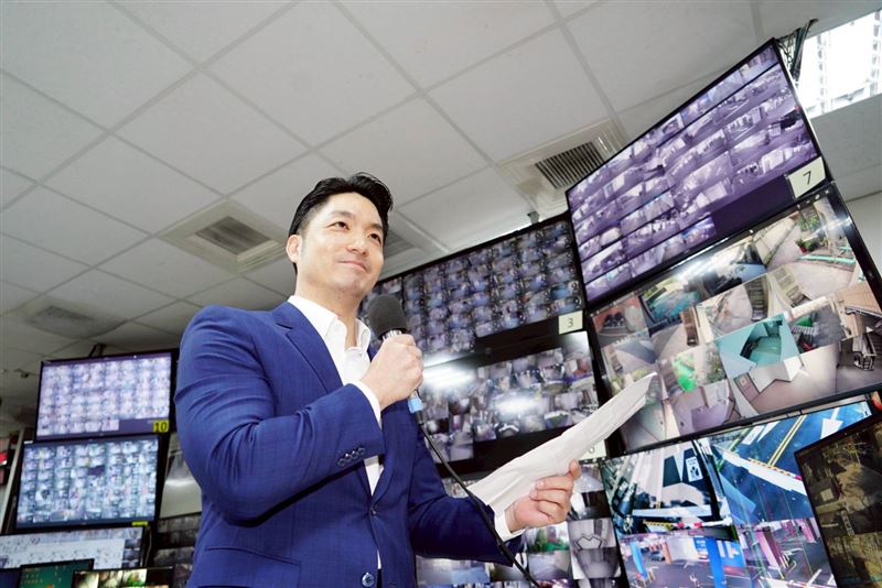 蔣萬安新春開工廣播，被問及李四川辭職一事時笑回「開工第一天就問這題，這甘有道理」。（圖／北市府提供）