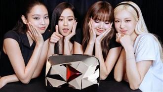 BLACKPINK破億訂閱　紅鑽石獎牌到手