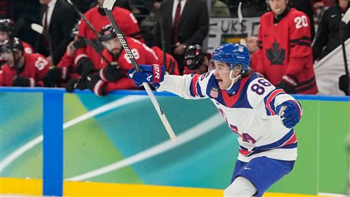 美國男子冰球　奪1980年以來首面冬奧金牌