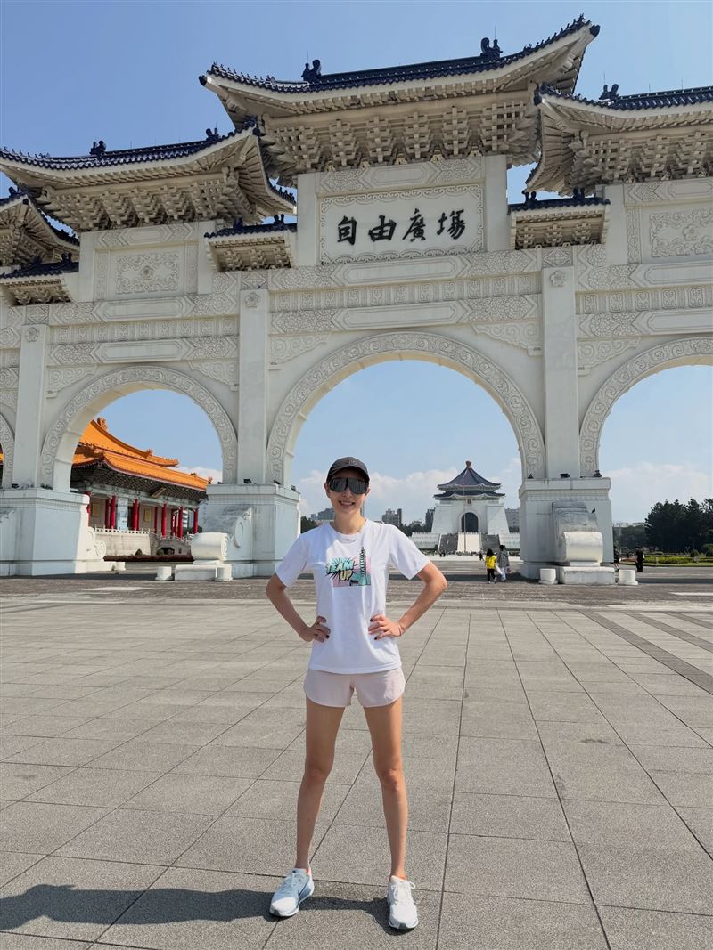 賈永婕喊話網軍，「我們一起去看展覽」。（圖／翻攝自賈永婕的跑跳人生臉書）