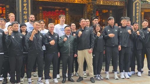 領隊童子瑋領軍　台灣男籃前往慶安宮祈福