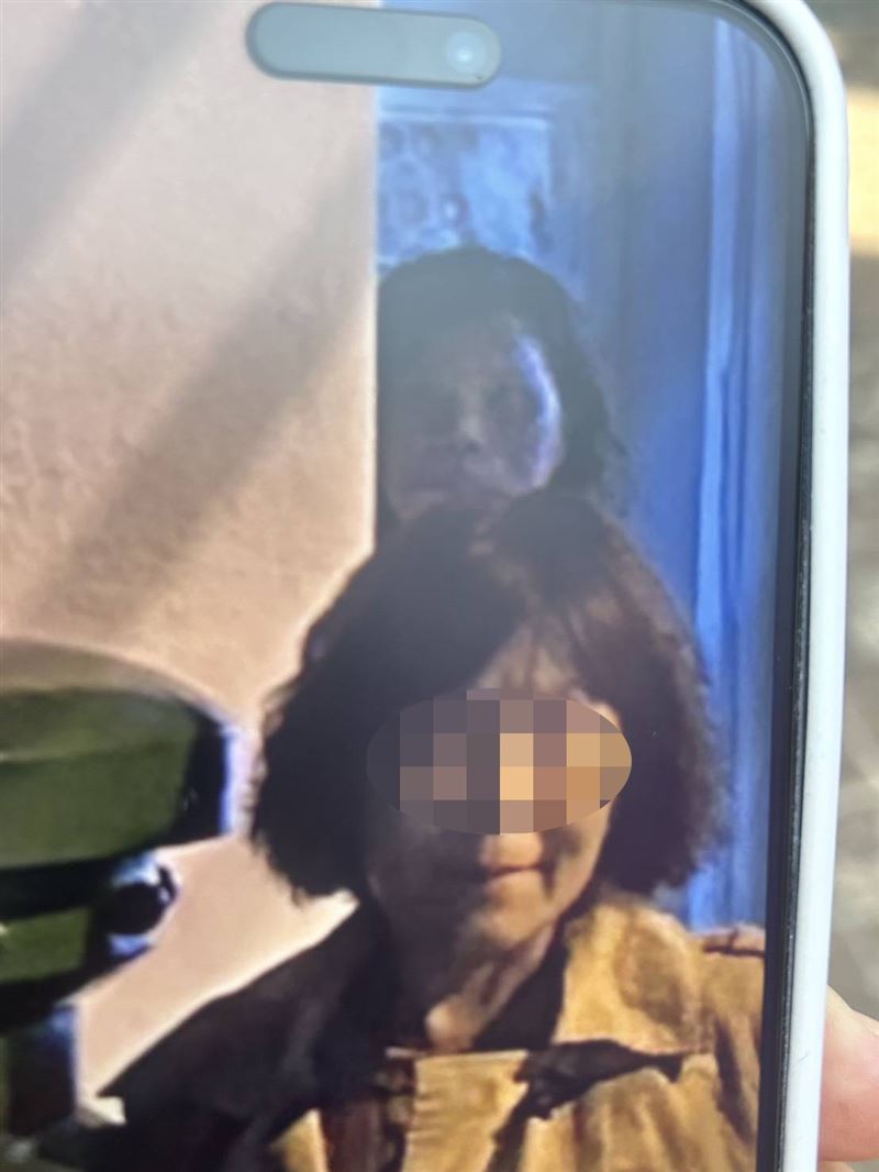 詭異！《海角七號》阿嘉的家，拍照，背後竟多1人，夫妻嚇到求助神明。(圖／恆春城隍廟提供)