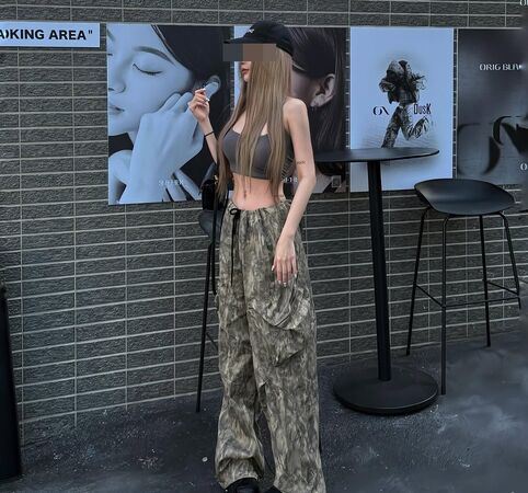 潘姓網紅自稱醫美諮商師，常在IG上傳性感旅遊美照。(圖／翻攝自潘女IG)