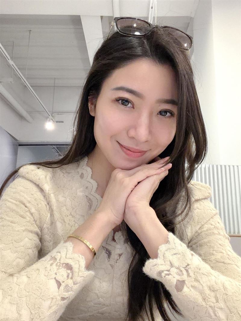 有「甜美主播」封號的李昕芸在社群上曬出美照。（圖／翻攝自主播李昕芸臉書）