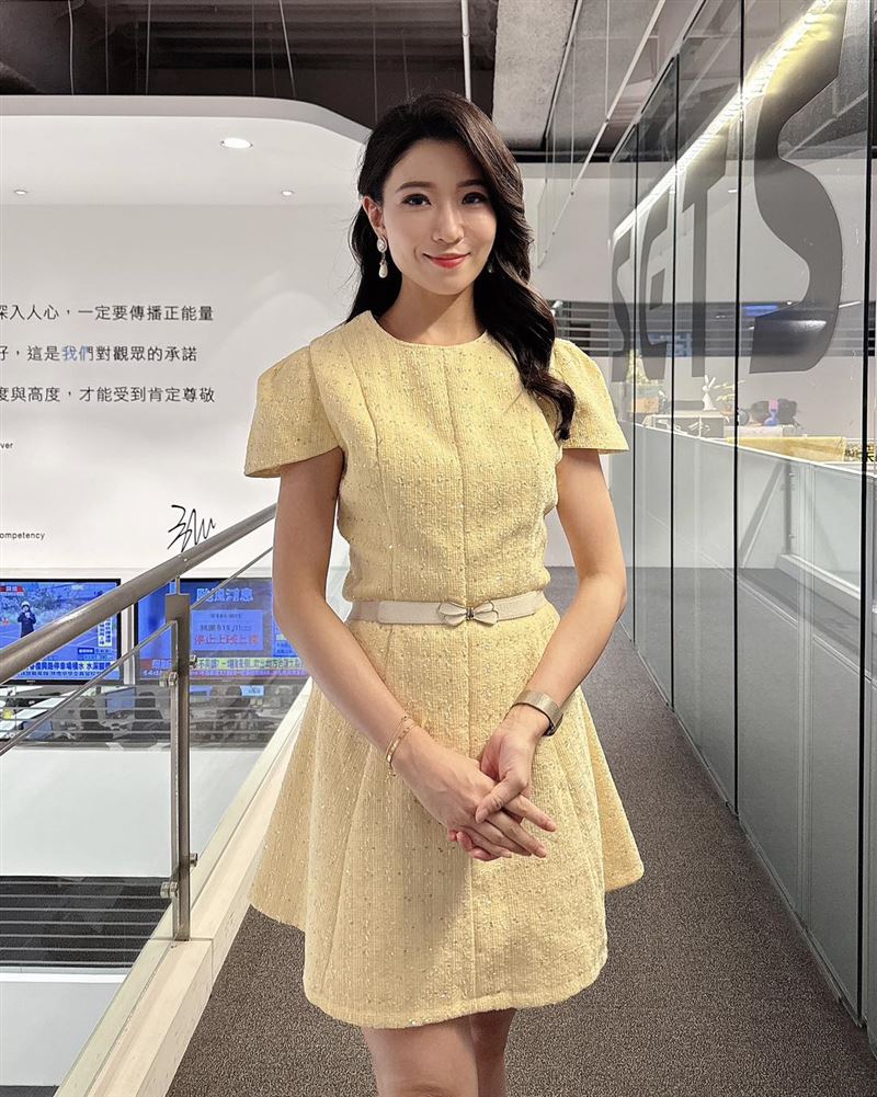 三立新聞台主播李昕芸（如圖）以亮麗外型獲同業主播廖芳潔稱讚。（圖／翻攝自主播李昕芸臉書）