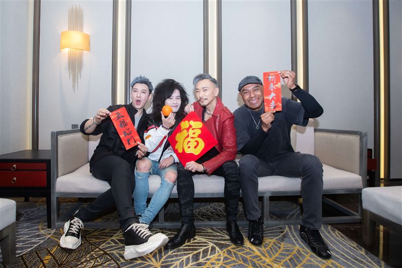 「信樂團」飛鳴（左起）、力Q、Tomi、Michael。（圖／信世紀音樂提供）