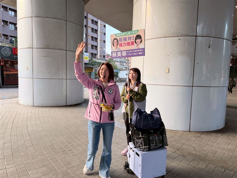 馬不停蹄！蔡美華開工站路口「北港同鄉」周雅玲帶路走訪金山