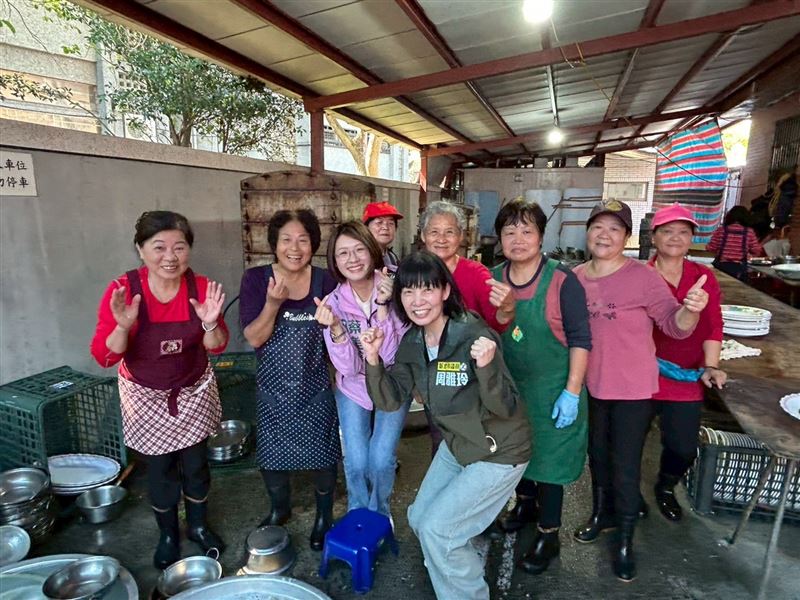 馬不停蹄！蔡美華開工站路口「北港同鄉」周雅玲帶路走訪金山