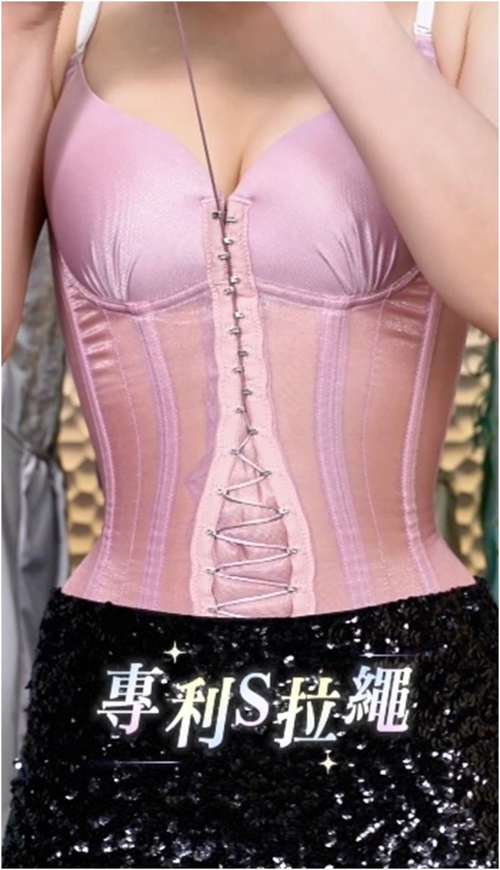 女星宋羽葤「一秒變B5腰」！蘿琳亞塑身衣讓你不用抽脂也能穿上緊身洋裝。（圖／截自影片）