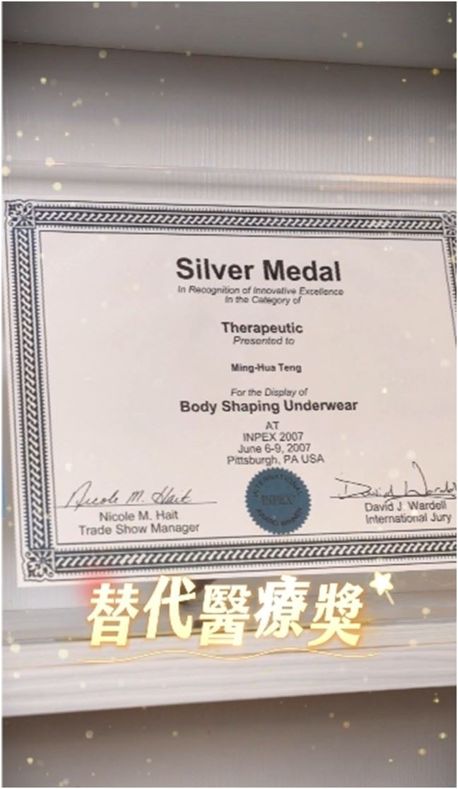 女星宋羽葤「一秒變B5腰」！蘿琳亞塑身衣讓你不用抽脂也能穿上緊身洋裝。（圖／截自影片）