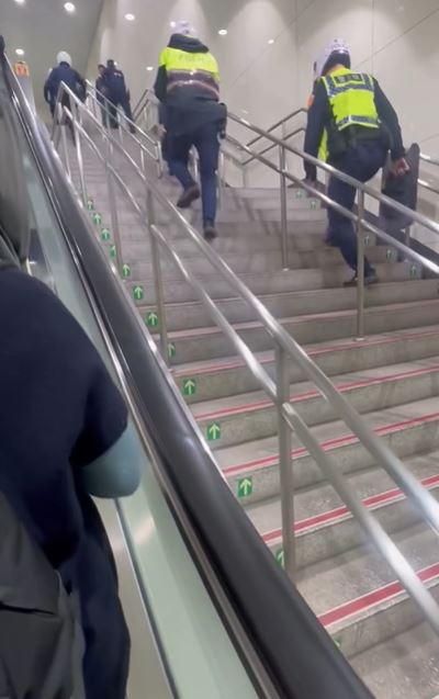 歹徒揚言對捷運發動攻擊，警方出動大量人力。（圖／threads網友授權提供）