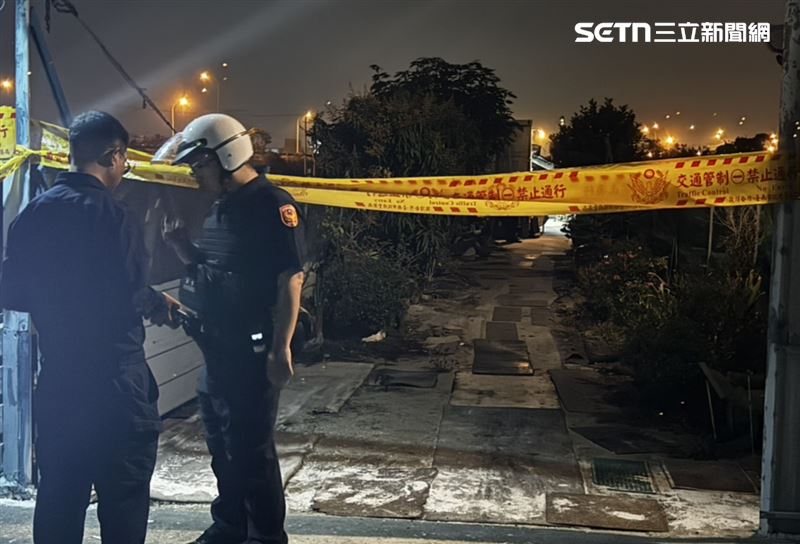 毆妻後見小舅子助陣氣炸⋯台南莽夫雙刀砍人後自傷！3人濺血送醫。（圖／翻攝畫面）