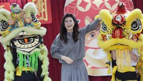 國民黨新春團拜　鄭麗文邀舞獅表演中國國民黨23日在中央黨部舉辦新春團拜，國民黨主席鄭麗文（圖）邀請舞獅表演，並在致詞時表示，國民黨已就戰鬥位置，年底要全面大贏。中央社記者裴禛攝　115年2月23日
