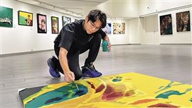 陳子強（圖）熱衷繪畫，曾在女友協助下辦多次畫展。（翻攝陳子強臉書）