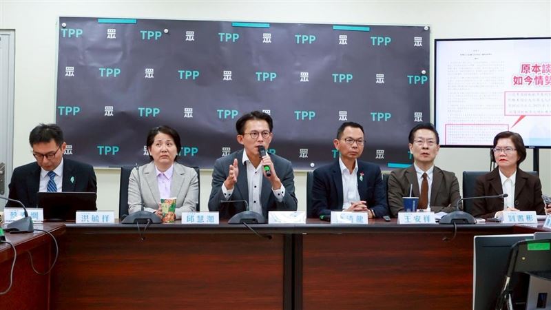 不排除加入川伯團隊遭疑退選!黃國昌怒了