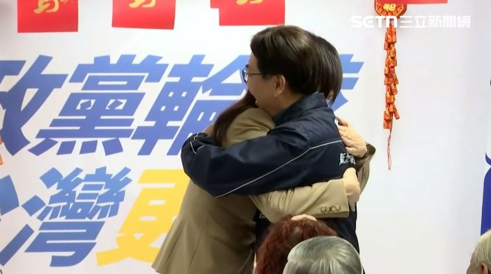 國民黨新北新春團拜,鄭麗文與劉然和互動（圖／翻攝畫面）