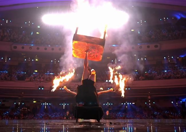 楊立微登上英國達人秀舞台,用表演驚豔全場。(圖/取自楊立微臉書)