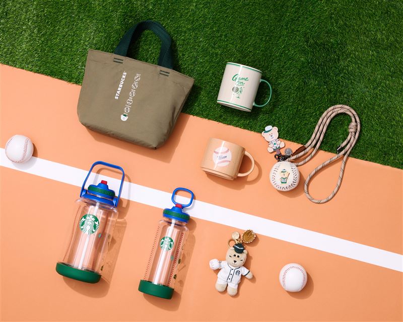 星巴克開賣全新棒球系列杯款、冷水杯。(圖／星巴克提供)
