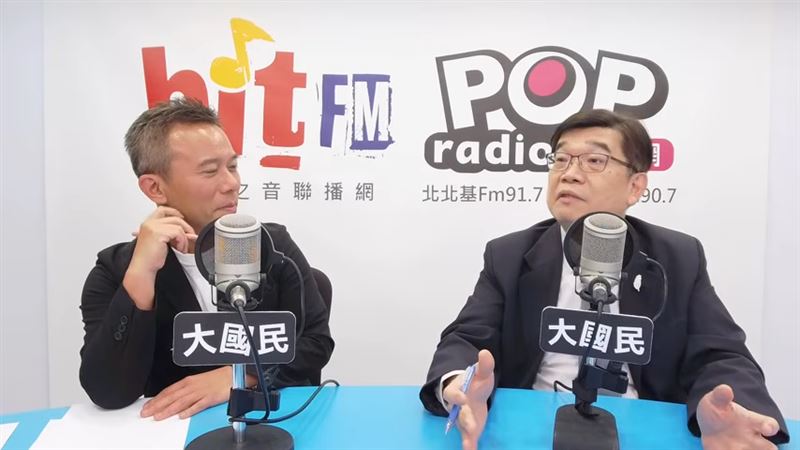 淡江大學外交系副教授鄭欽模，在彭光偉主持的POP RADIO《POP大國民》節目中，對戰局走向與和平談判的可能性進行深入分析。（圖／POP RADIO提供）