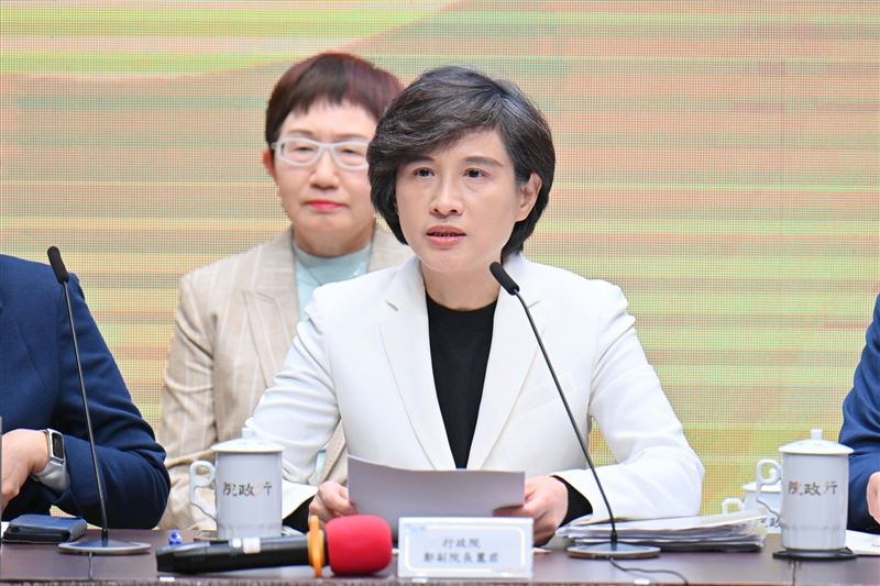 行政院今（24）日舉行「關稅最新情勢說明記者會」，副院長鄭麗君出席。（圖／行政院提供）
