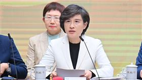 行政院今（24）日舉行「關稅最新情勢說明記者會」，副院長鄭麗君出席。（圖／行政院提供）