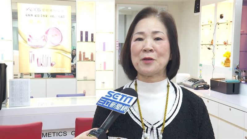高齡75歲的游姐仍任職於愛妮雅，擔任門市店長。（圖／記者葉凌凡攝）
