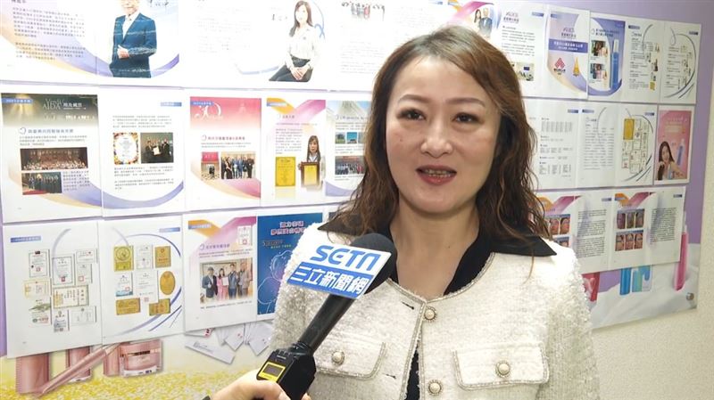 徐以穎在愛妮雅化妝品集團已任職超過30年。（圖／記者葉凌凡攝）
