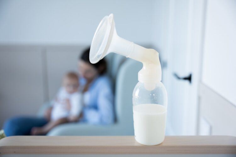 媽媽感冒可以繼續哺乳嗎？常見感冒藥、5大用藥安全等級不可不知！（圖／醫健新聞網提供）